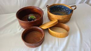 Household decorative containers, wi...