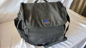 Portable office supply carrying cas...
