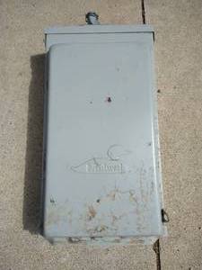 lot 1 image: Midwest Brand Rainproof Power Outlet