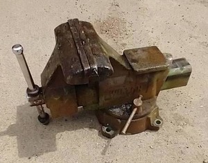 lot 4 image: Heavy Duty Wilton Bench Vise