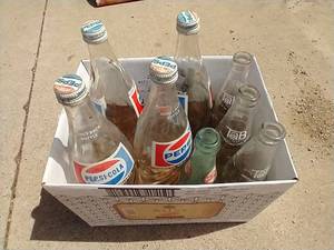 lot 10 image: (7) Vintage Pop Bottles - Pepsi, Tab & Dr. Pepper