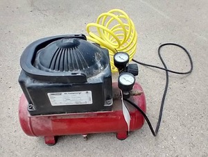 lot 31 image: Tool Shop 2 Gallon Air Compressor