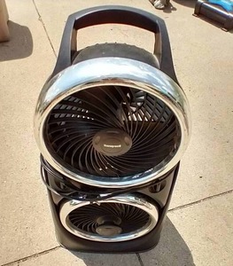 lot 39 image: Honeywell Dual Fan