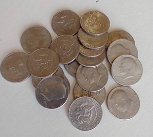 lot 59 image: $10 in Kennedy Half Dollars