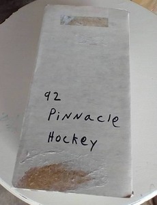 lot 73 image: 1992 Pinnacle Hockey Card Set