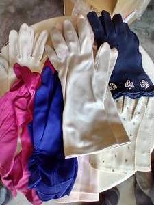 lot 77 image: (7) Vintage Pairs of Womens Gloves
