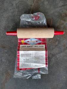 lot 114 image: Vintage Lokstad Lefse Rolling Pin
