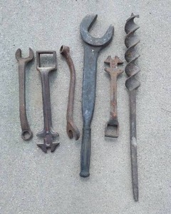 lot 130 image: Miscellaneous Heavy Iron Tools