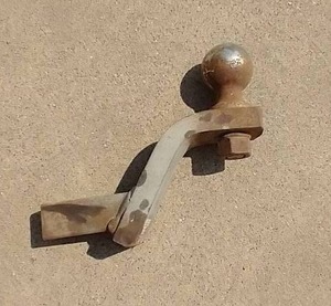 lot 136 image: Hitch Receiver With 2 Ball Hitch