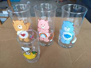 lot 204 image: (4) Vintage Glasses - Care Bears & Peanuts