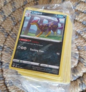 lot 215 image: 100 Pokemon Cards