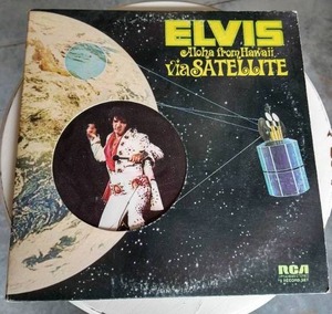 lot 233 image: Elvis Presley Aloha From Hawaii LP Record Set