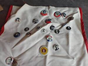 lot 258 image: Lot of 68 Kleenex Tissues Presidential Campaign Buttons