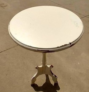 lot 270 image: Small Vintage Wooden Table