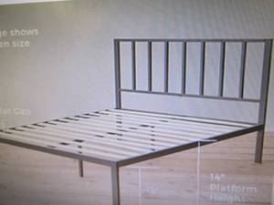 lot 12 image: Brookside Lori Metal Platform Bed