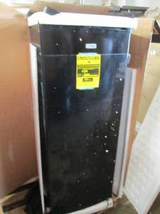 lot 67 image: Commercial Cool 6 Cu. Ft. Upright Freezer