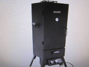 lot 72 image: Char-Broil Vertical Gas Smoker