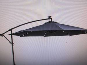 lot 81 image: Sun-Ray 10 Offset Aluminum Umbrella