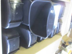 lot 117 image: case of 72 TriSource 4 L  recycling hanging bin