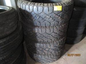 Goodyear Wrangler LT27565R18 - 4 t...