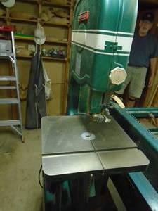 lot 109 image: Powermatic band saw. Floor model. Very nice condition. As shown.