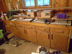 lot 113 image: Large table top belt sander. 109over all length with bench that is 155. Can be taken off bench wuth motor & controller. 220 v 1 ph. Bring tools & help. As shown.