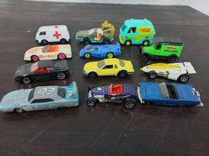 lot 42 image: Collection of 12 Toy Cars