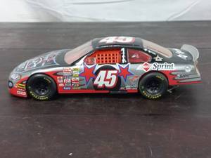 lot 380 image: 2001 Kyle Petty Car