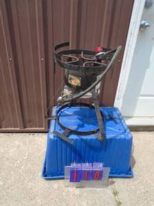 Outdoor LP Bass Pro burner. No pot. Used condition. As shown.