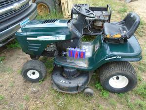 Craftsman 100 series 42 14 hp Briggs manual trans. Consignor statesit works as it should. As shown. THIS ITEM HAS A RESERVE.