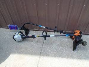 Qty of 2 gas weed trimmer. As shown.