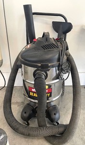 lot 60 image: Heavy Duty 12 Gallon Shop Vac
