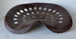 lot 79 image: Vintage Metal Tractor Seat