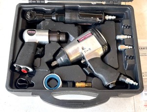 lot 81 image: Craftsman Mechanics 3 Air Tool Kit