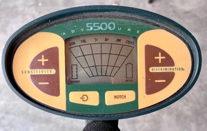 lot 101 image: Adventure 5500 Metal Detecter