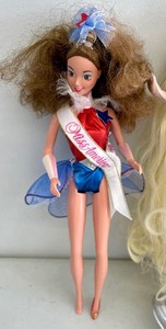 lot 119 image: Variety of  Dolls including Beauty and the Beast