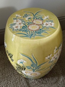 lot 29 image: Decorative Ceramic Garden Seat