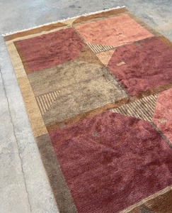 lot 24A image: Amazing Area Rug