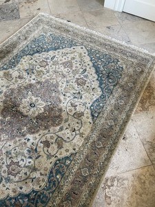 lot 25A image: Gorgeous Area Rug