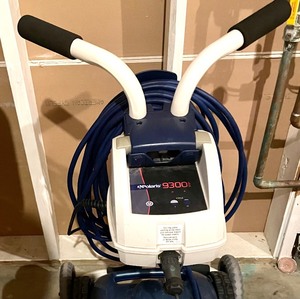 lot 130 image: Polaris 9300 Pool Cleaner