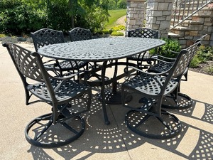 lot 4 image: Metal Patio Table and Six Chairs