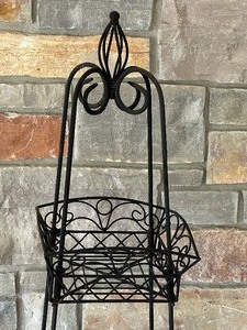 lot 46 image: Decorative Metal Tiered Rack