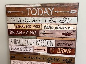lot 162 image: Fun Whimsical Wall Decor