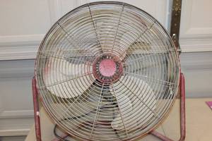 lot 34 image: Shop Fan