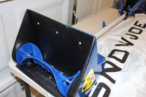 lot 46 image: Snowjoe Electric Snow Shovel & Bag No Battery