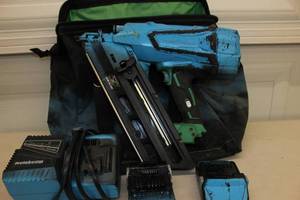 lot 52 image: METABO cordless strip nailer, 2 batteries, charger, bag included