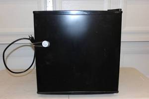 lot 67 image: ATTITUDE Mini Refrigerator