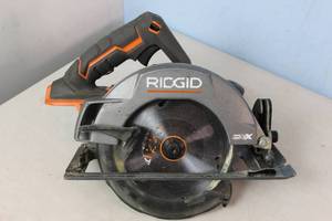 lot 97 image: RIGID Cordless Brushless 18V 7-14 in. Circular Saw R8652 No Battery