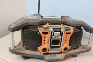 lot 101 image: RIGID Shop Radio w Aux Port and iPod Connection