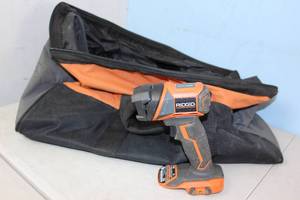 lot 103 image: RIGID Shop Bag w Flashlight